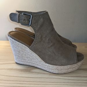 UNIVERSAL THREAD Cayla Taupe wedge heel